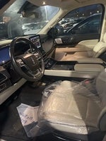 2020 Navigator L Thumbnail 2