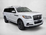 2022 Navigator L Thumbnail 3