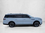 2022 Navigator L Thumbnail 4