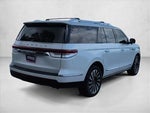 2022 Navigator L Thumbnail 5