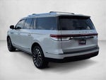 2022 Navigator L Thumbnail 8