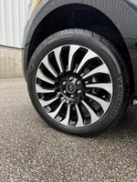 2022 Navigator L Thumbnail 9