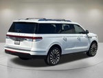 2022 Navigator L Thumbnail 6