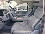 2022 Navigator L Thumbnail 11
