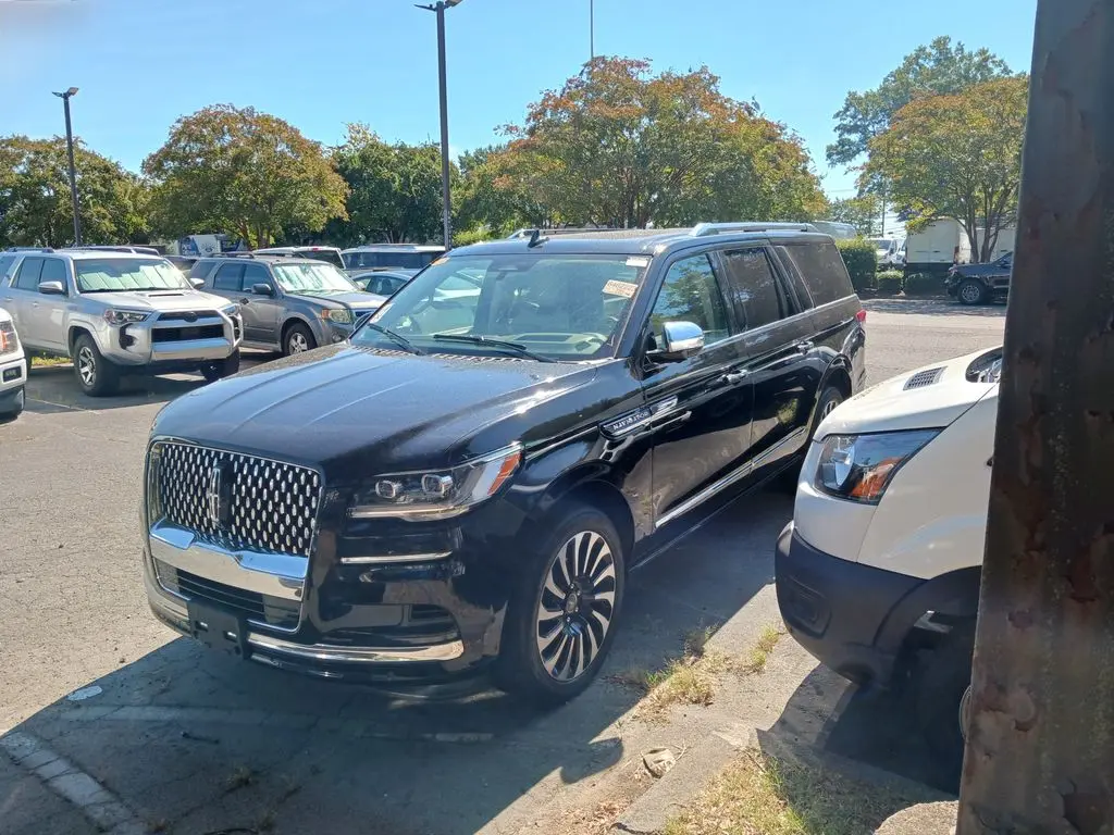 2022 Lincoln Navigator - $47,898