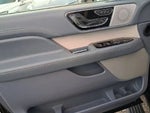 2022 Navigator L Thumbnail 10