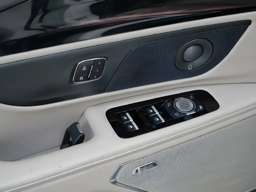2025 Lincoln Nautilus - $54,345