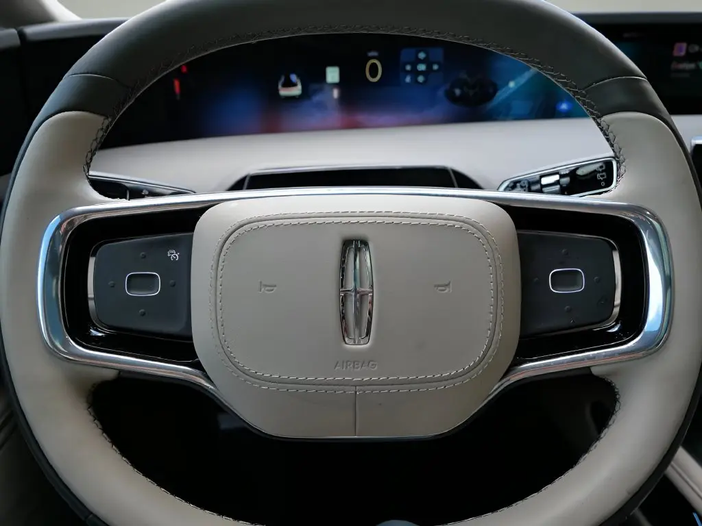 2025 Lincoln Nautilus - $54,345