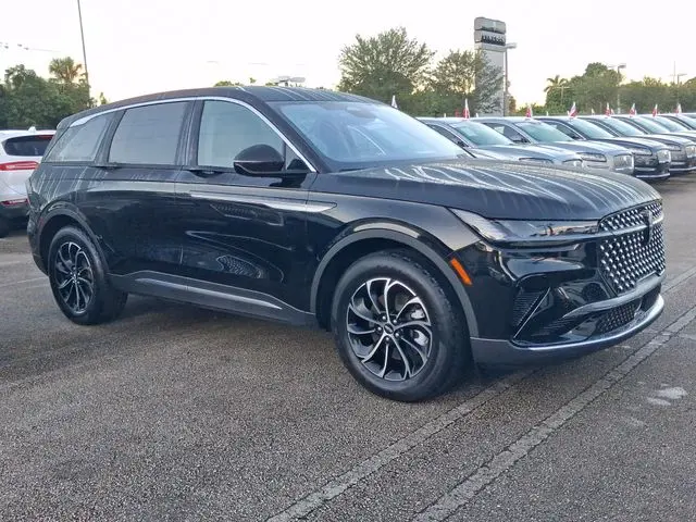 2025 Lincoln Nautilus - $45,990