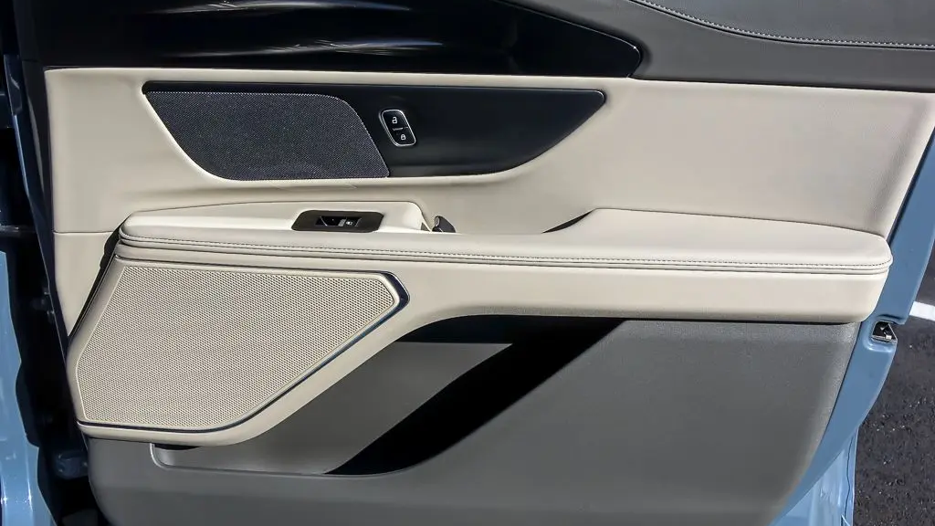 2025 Lincoln Nautilus Hybrid Premiere