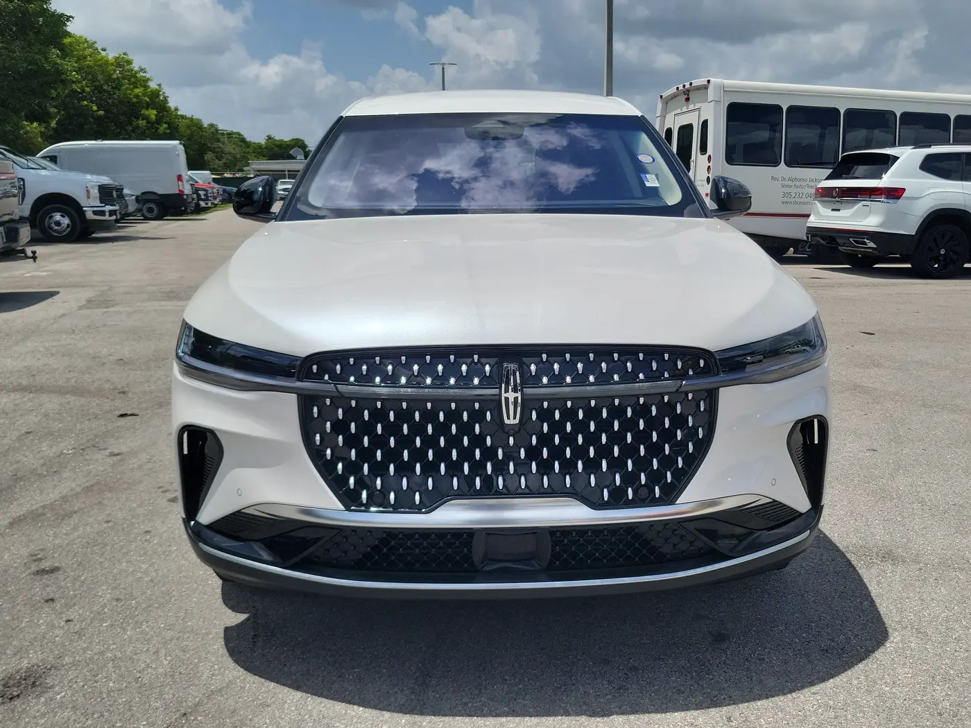2024 Lincoln Nautilus - $37,990