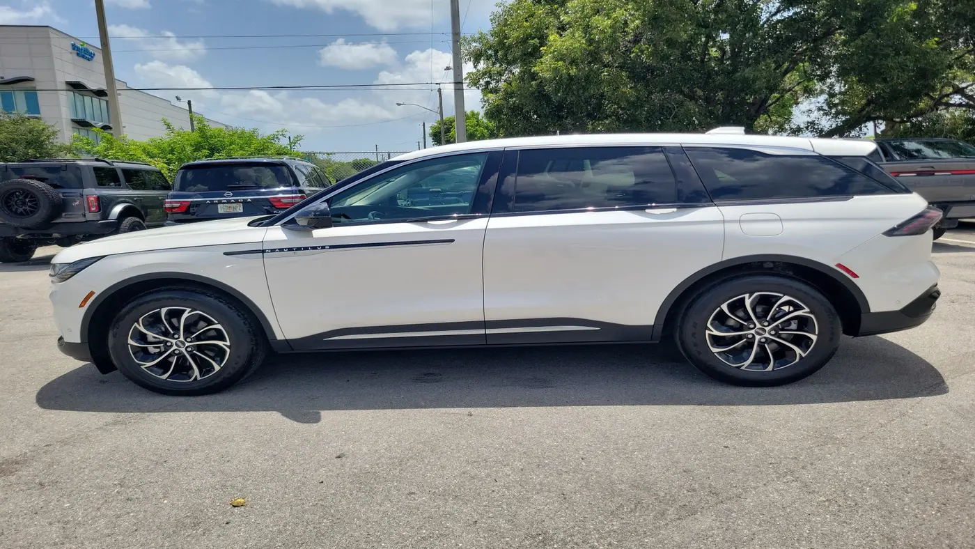 2024 Lincoln Nautilus - $37,990