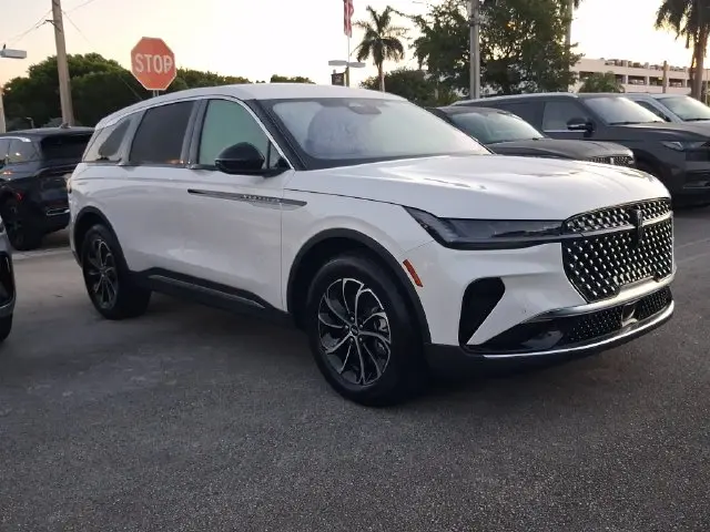 2025 Lincoln Nautilus - $44,990