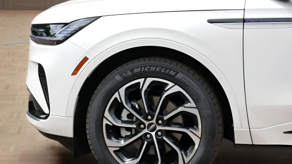 2025 Lincoln Nautilus Hybrid Reserve