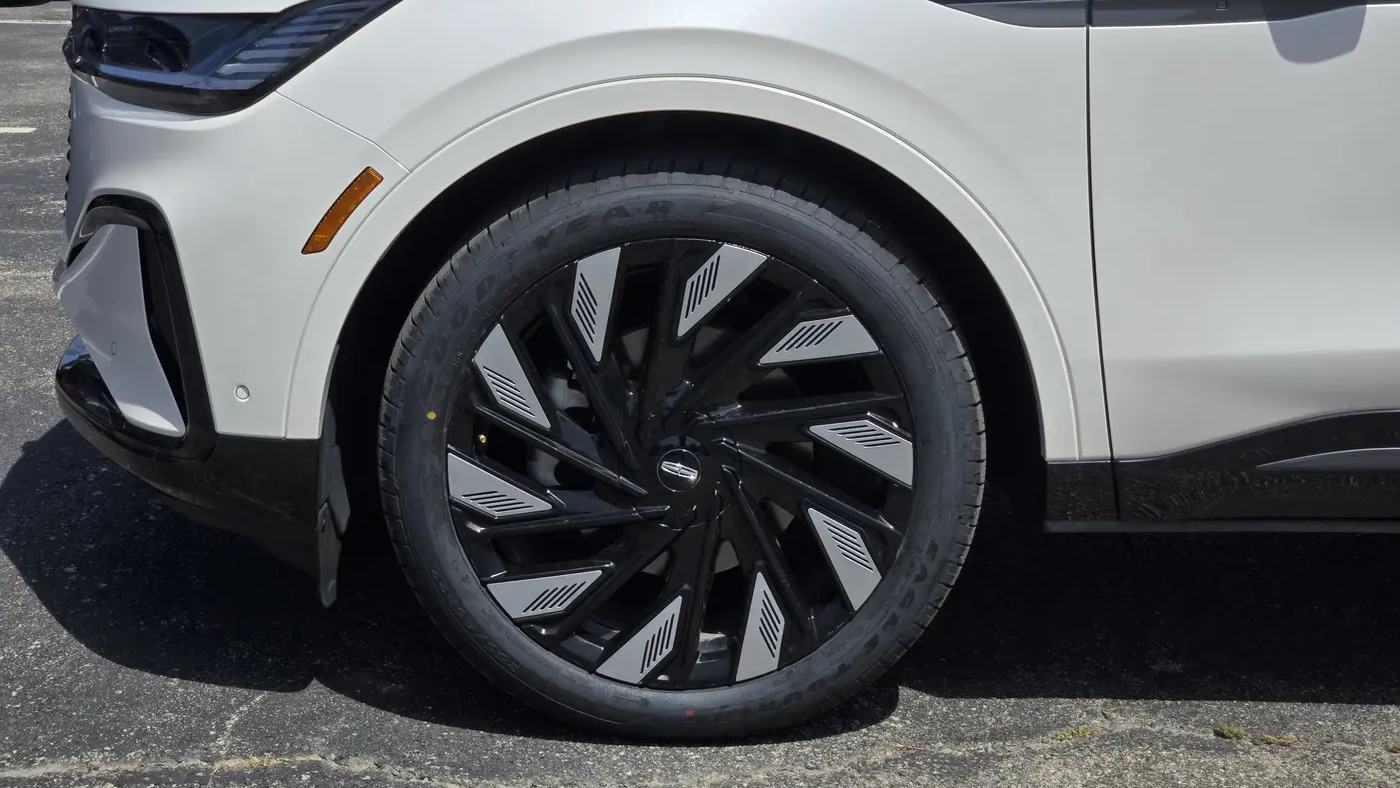 2024 Lincoln Nautilus Hybrid Reserve