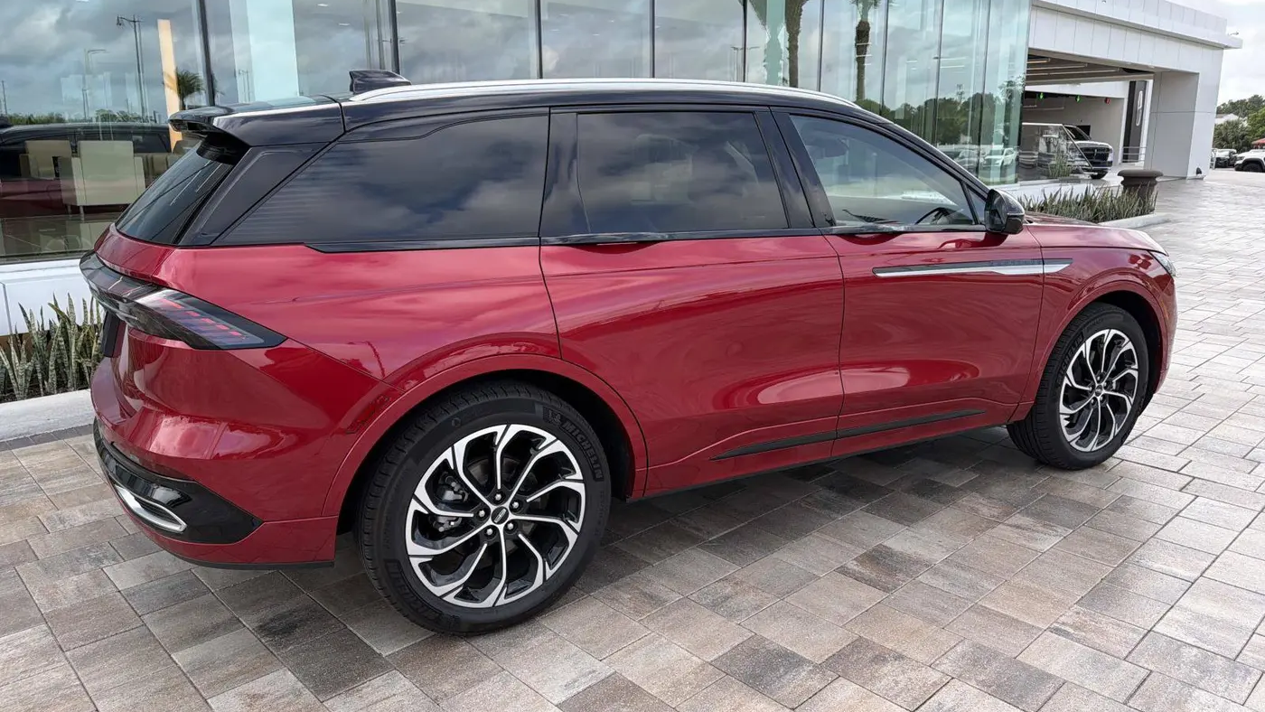 2025 Lincoln Nautilus Hybrid Reserve