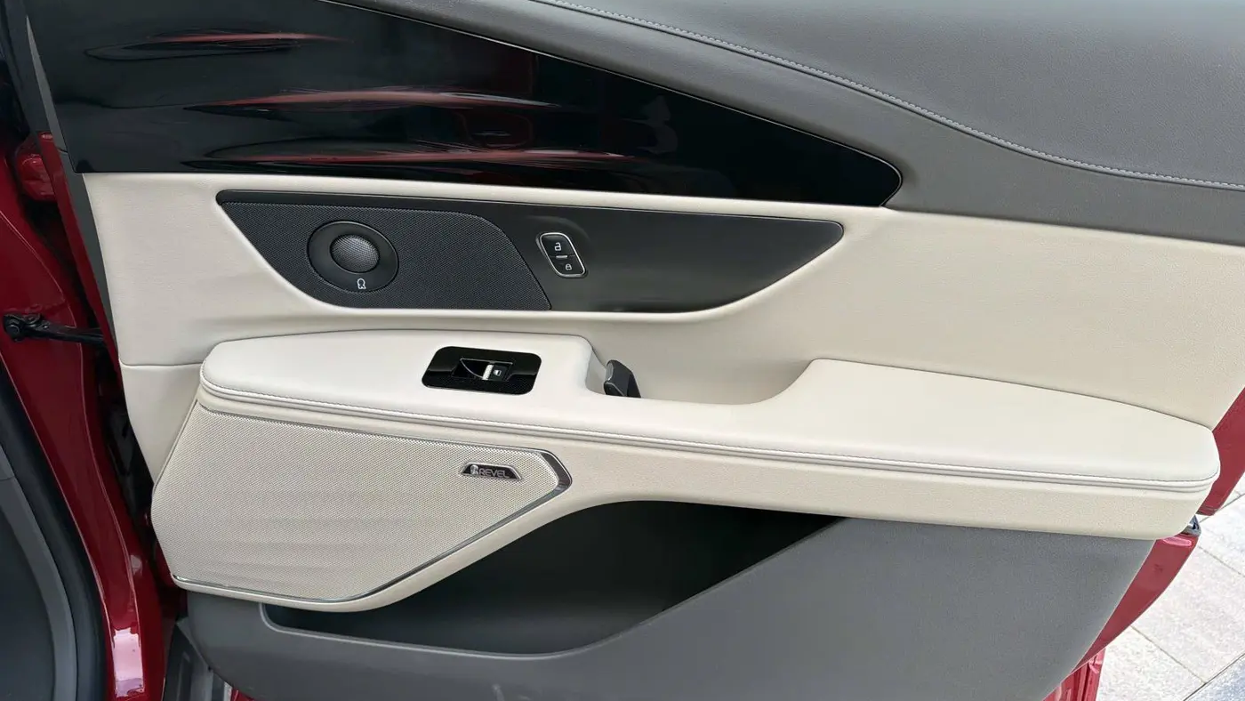 2025 Lincoln Nautilus Hybrid Reserve