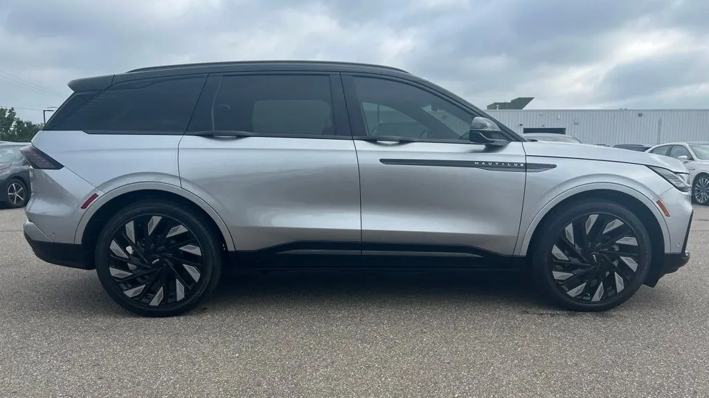 2024 Lincoln Nautilus Hybrid Reserve