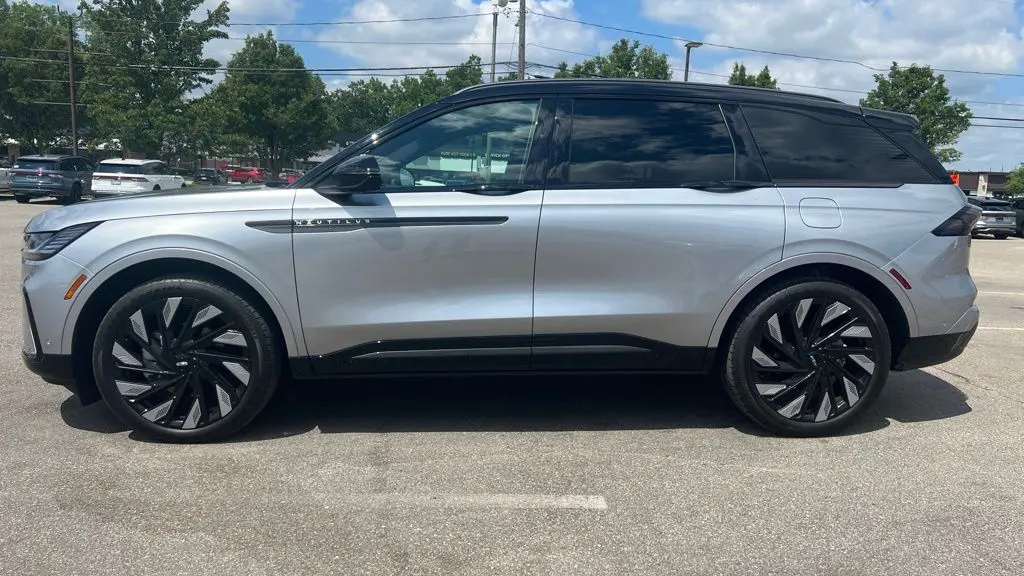 2024 Lincoln Nautilus Hybrid Reserve
