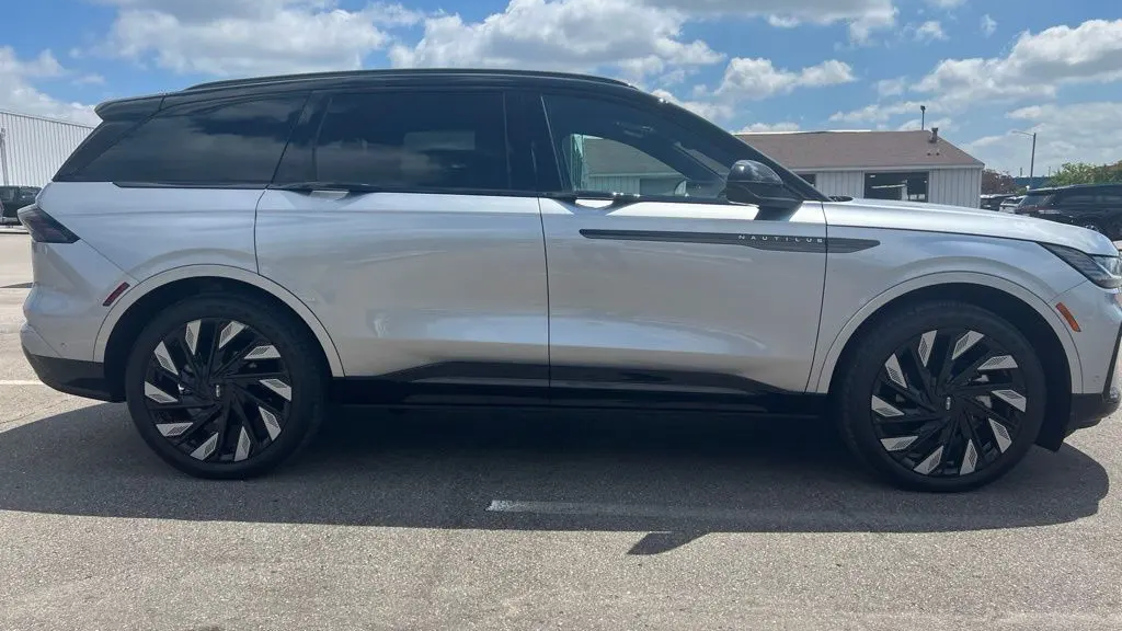 2024 Lincoln Nautilus Hybrid Reserve