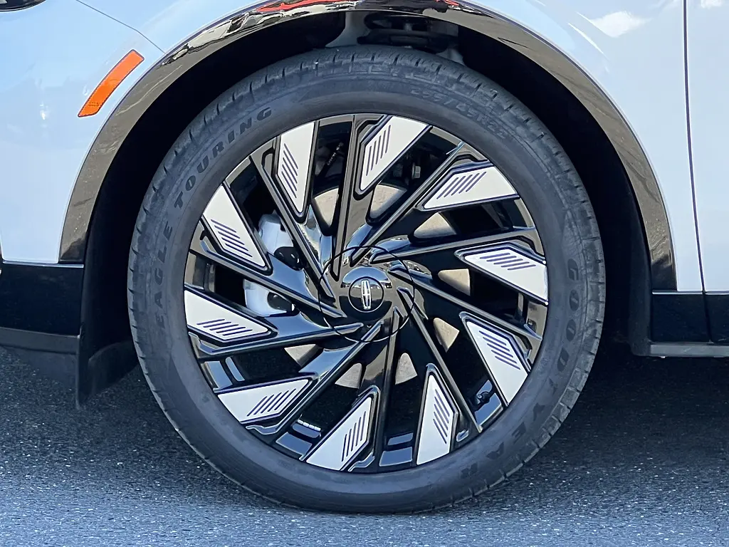2025 Lincoln Nautilus - $69,988