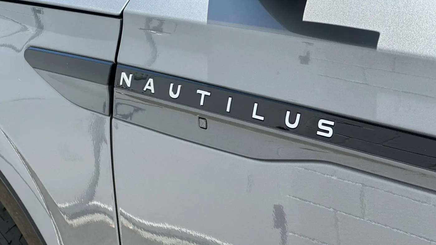 2025 Lincoln Nautilus Hybrid Reserve