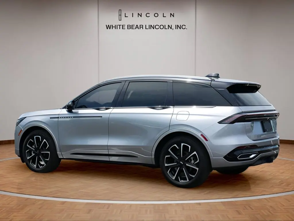 2025 Lincoln Nautilus - $54,545