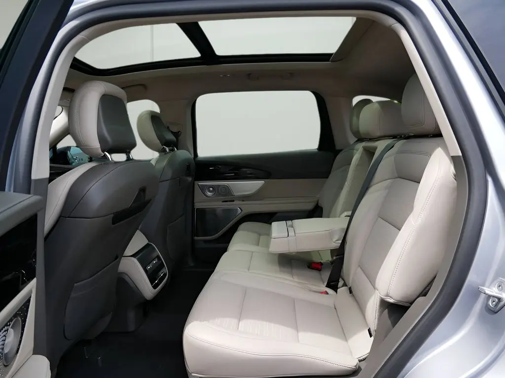 2025 Lincoln Nautilus - $54,545
