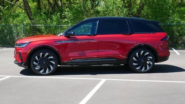 2025 Lincoln Nautilus Reserve