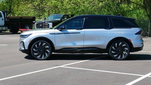 2025 Lincoln Nautilus Reserve