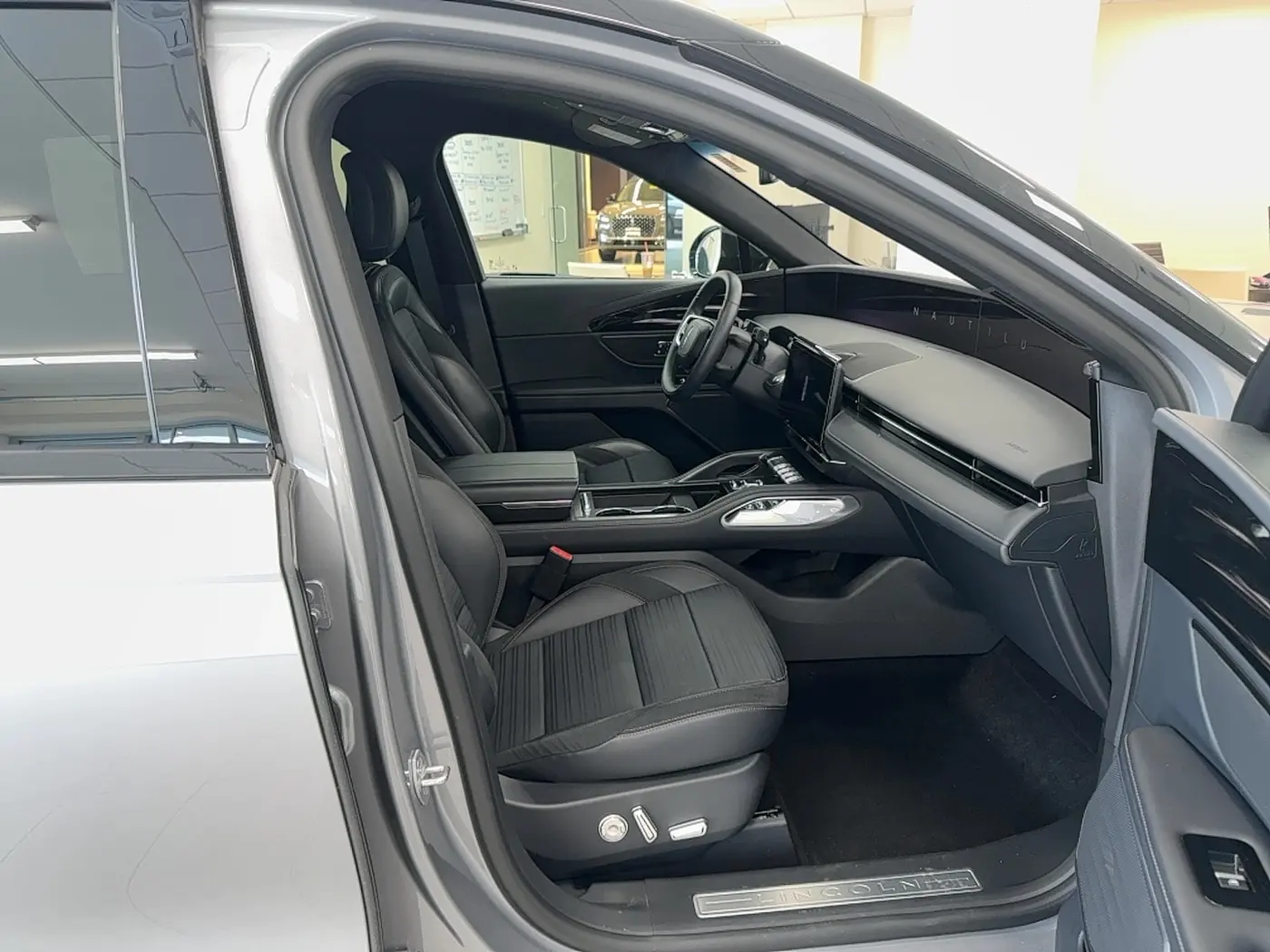 2024 Lincoln Nautilus - $49,895