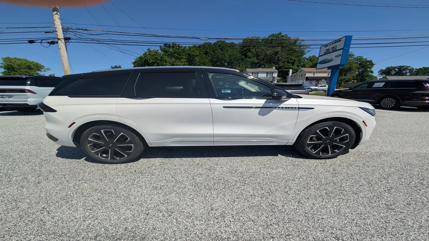 2024 Lincoln Nautilus Reserve