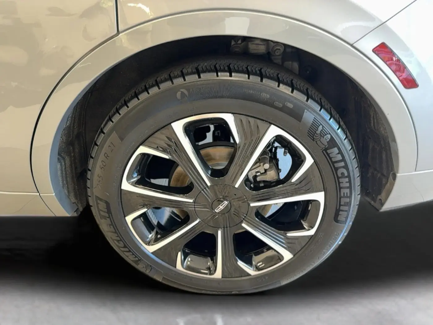 2024 Lincoln Nautilus - $49,895