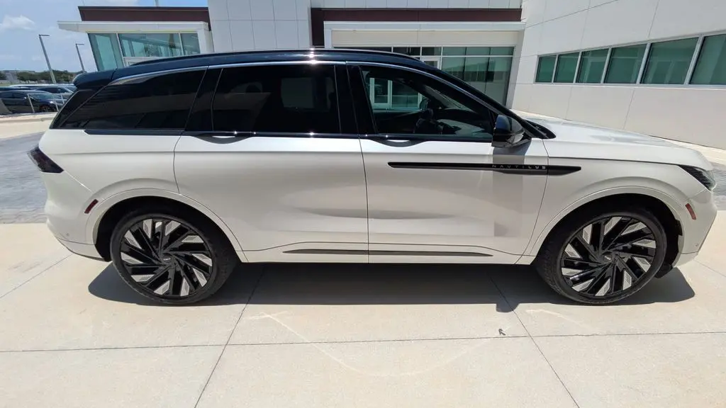 2024 Lincoln Nautilus Black Label