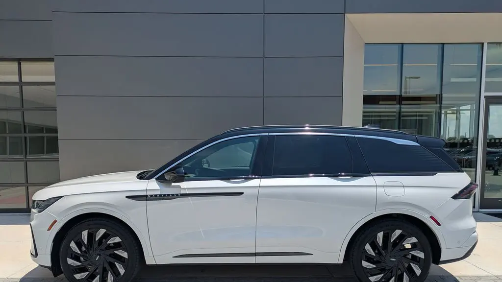 2024 Lincoln Nautilus Black Label