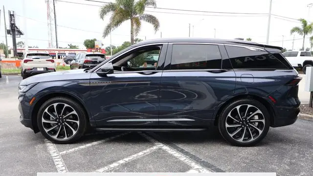 2024 Lincoln Nautilus Black Label