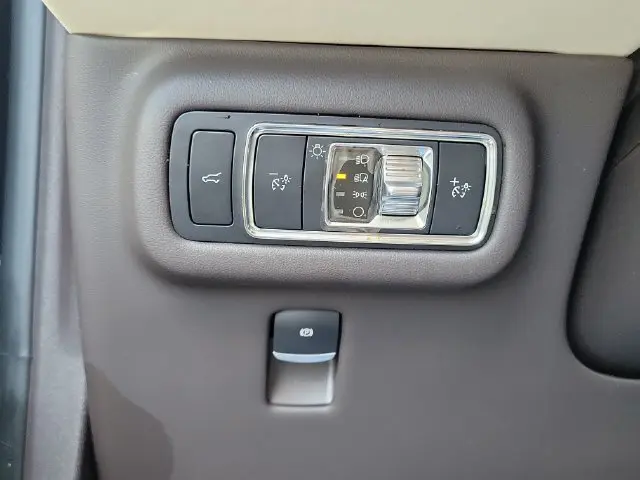 2024 Lincoln Nautilus - $49,990