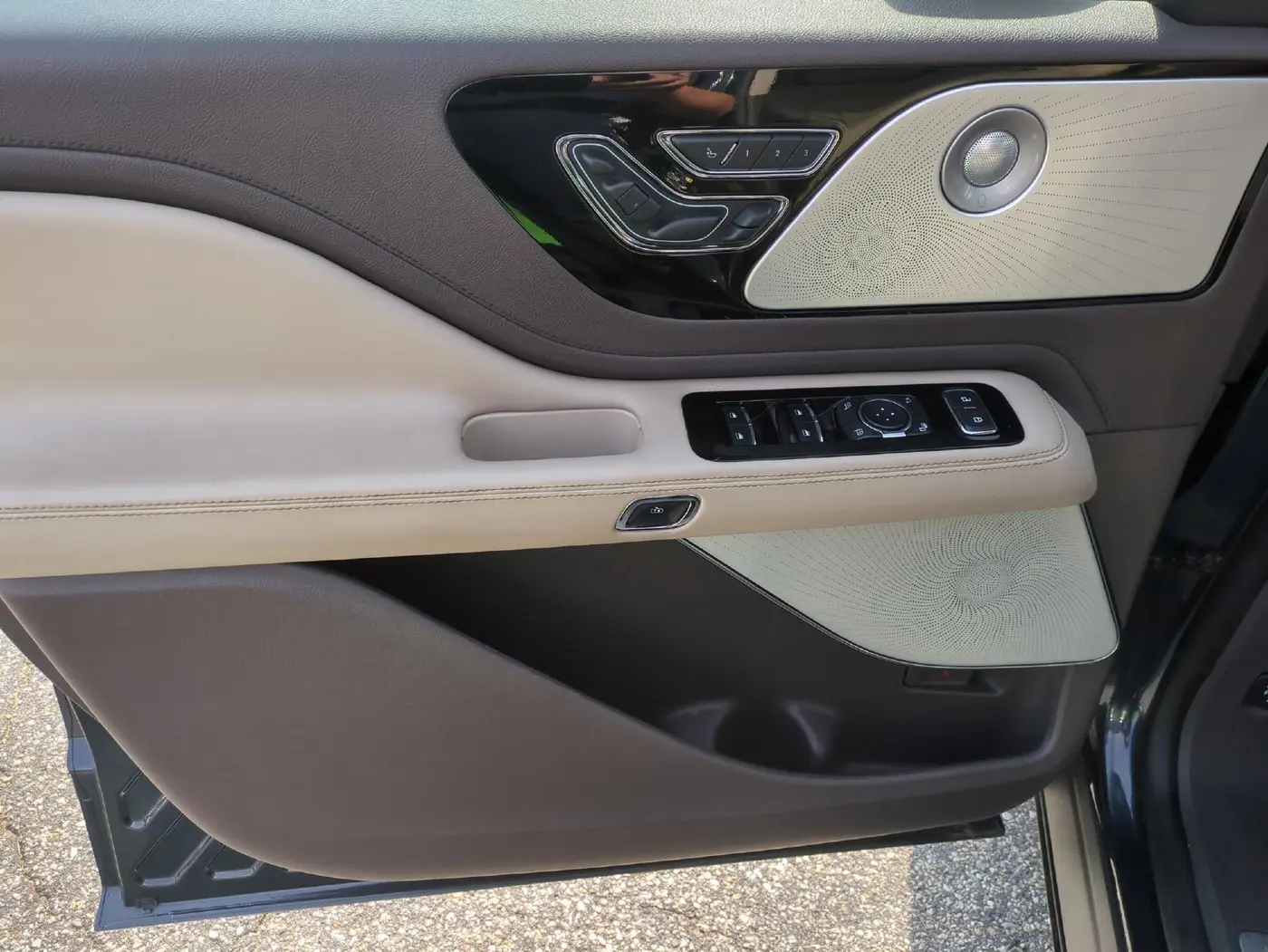 2022 Lincoln Aviator - $38,590