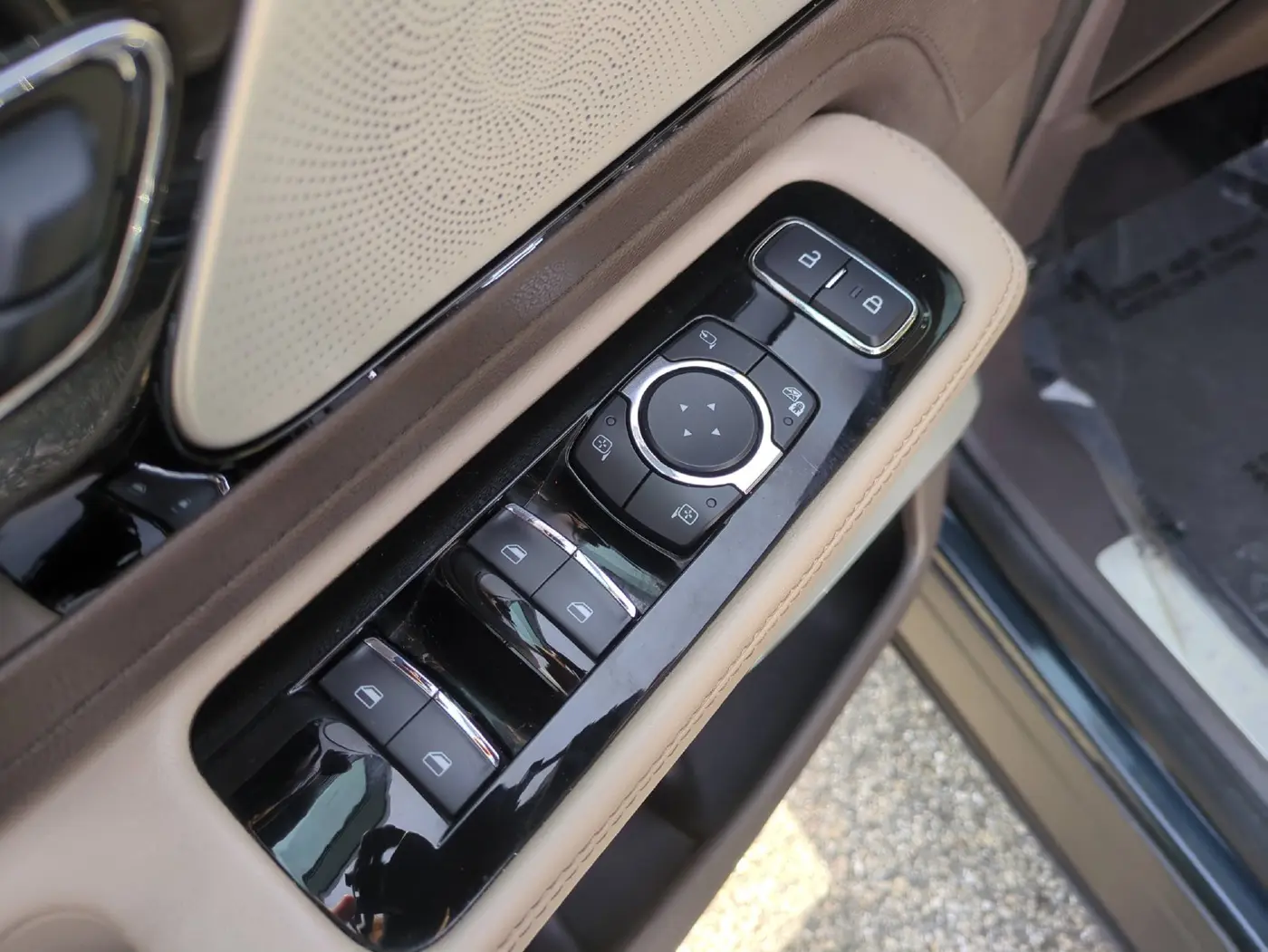 2022 Lincoln Aviator - $38,590