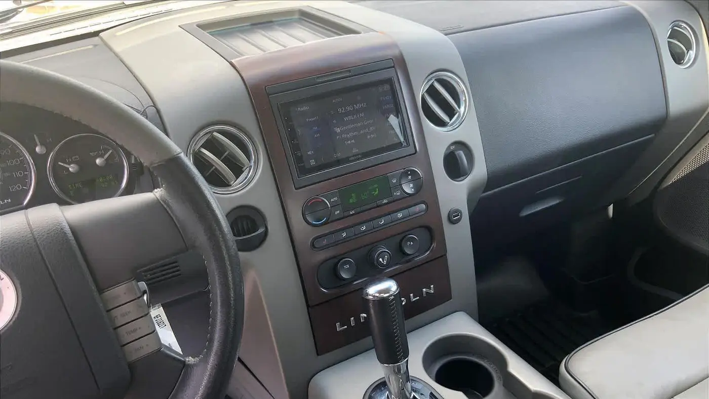 2006 Lincoln Mark LT Base