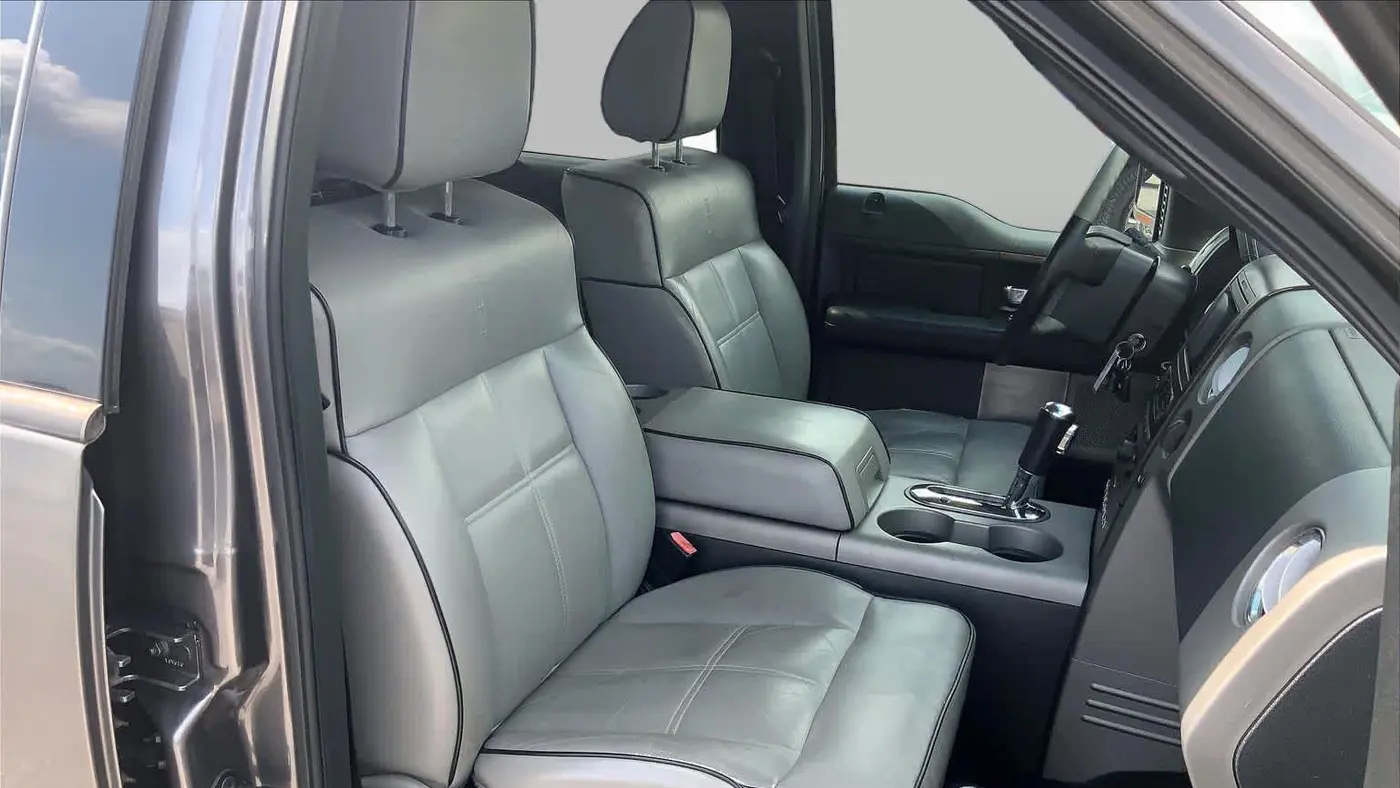 2006 Lincoln Mark LT Base