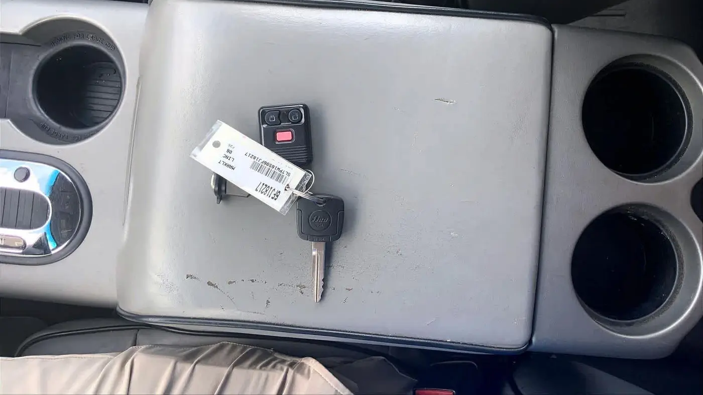 2006 Lincoln Mark LT Base