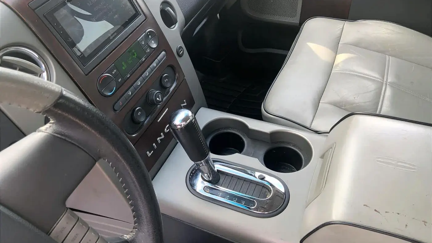 2006 Lincoln Mark LT Base