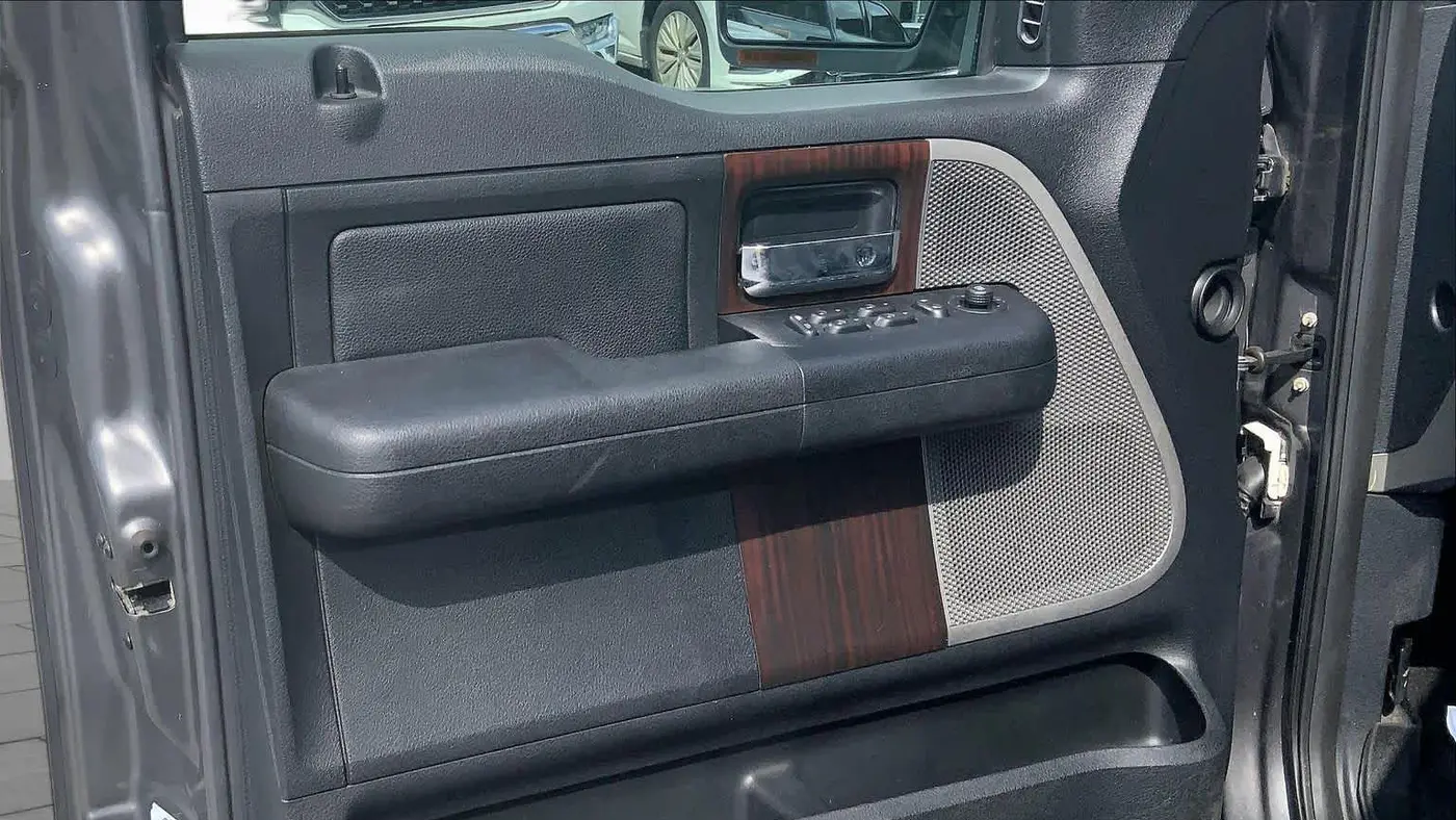 2006 Lincoln Mark LT Base