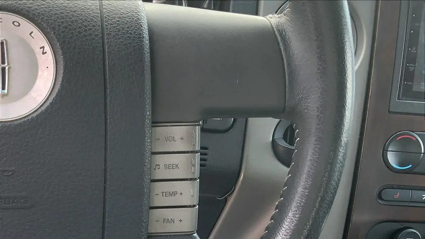 2006 Lincoln Mark LT Base
