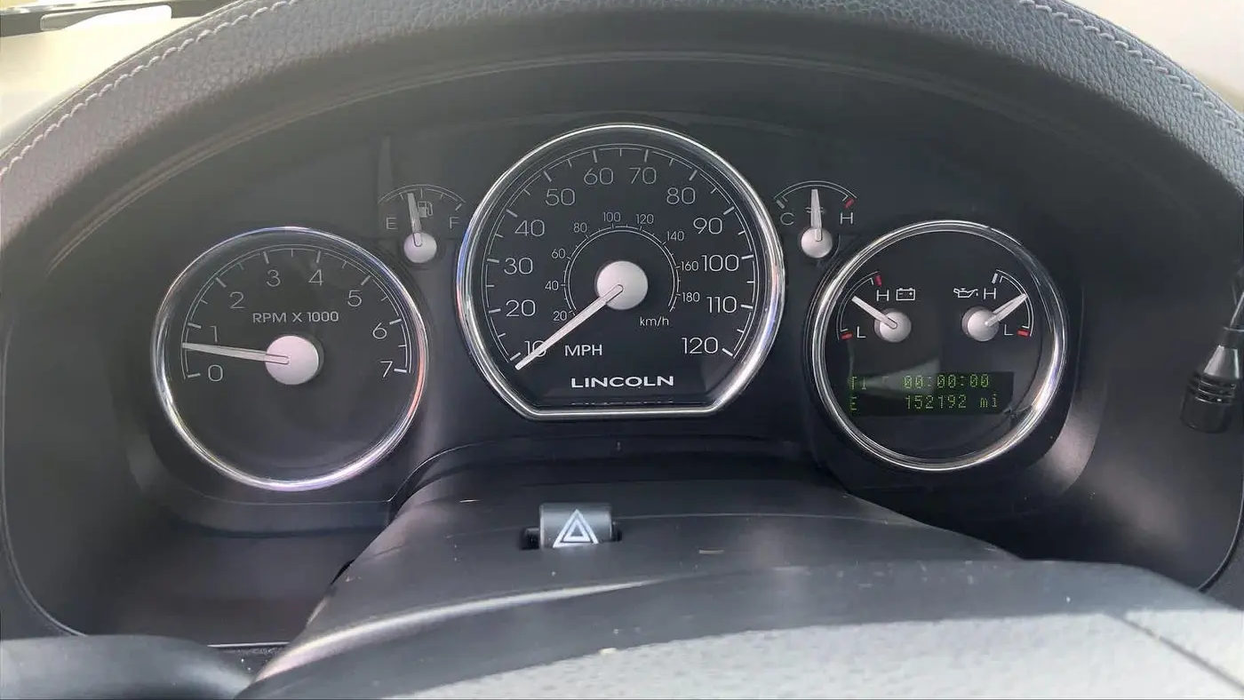 2006 Lincoln Mark LT Base