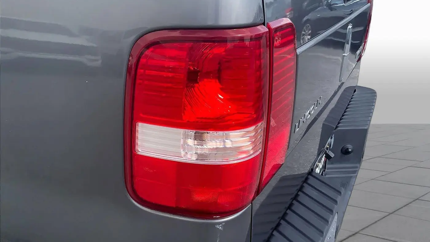 2006 Lincoln Mark LT Base
