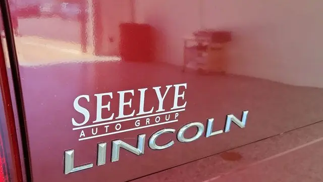 2006 Lincoln Mark LT Base
