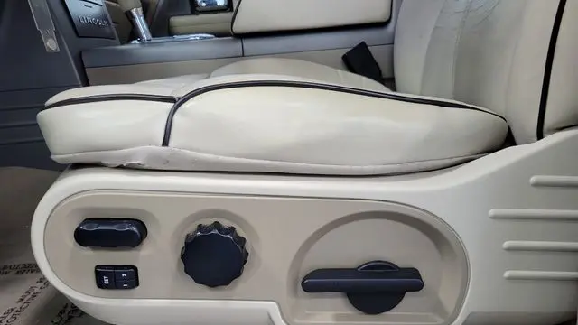 2006 Lincoln Mark LT Base