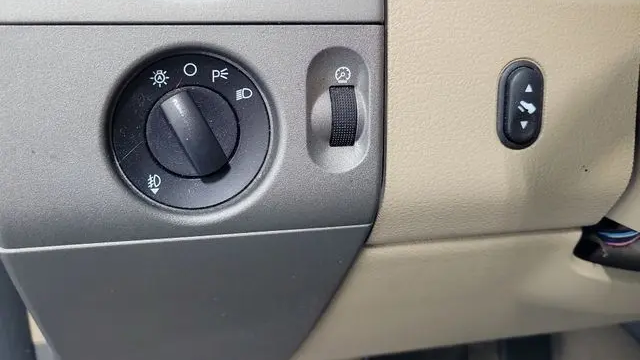 2006 Lincoln Mark LT Base